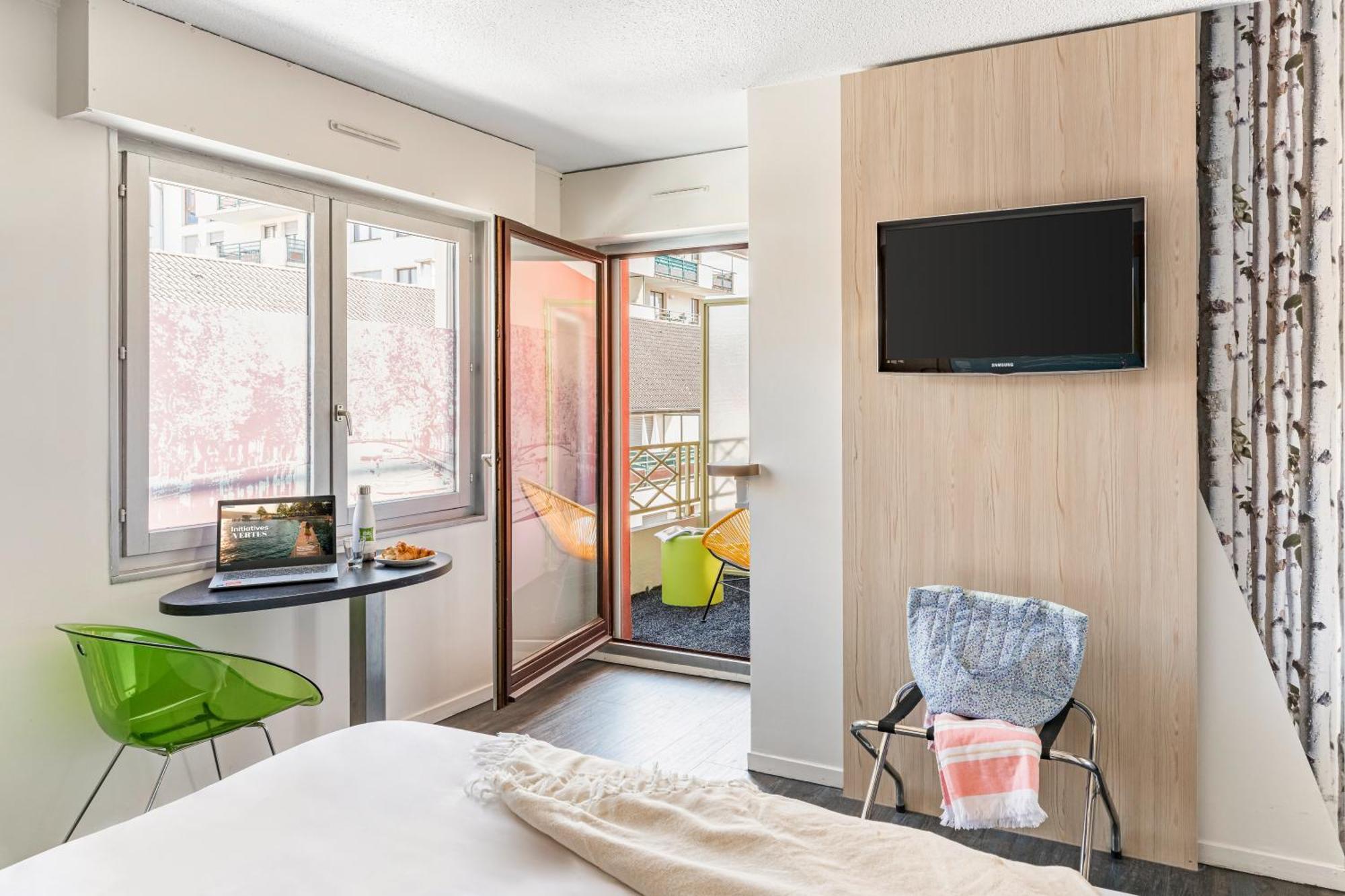 Готель Ibis Styles Annecy Centre Gare Екстер'єр фото