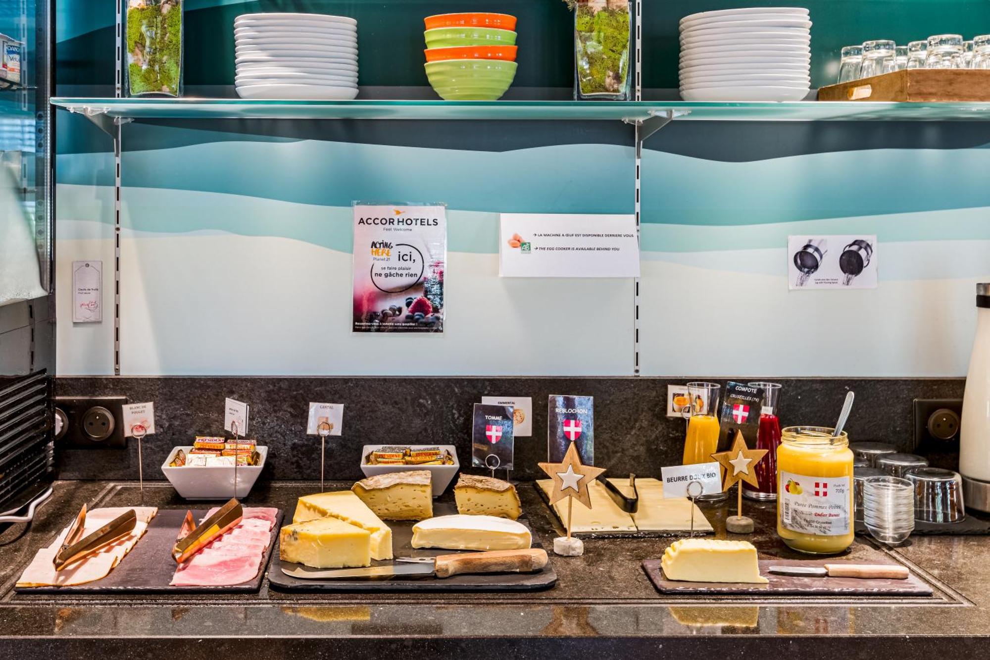 Готель Ibis Styles Annecy Centre Gare Екстер'єр фото