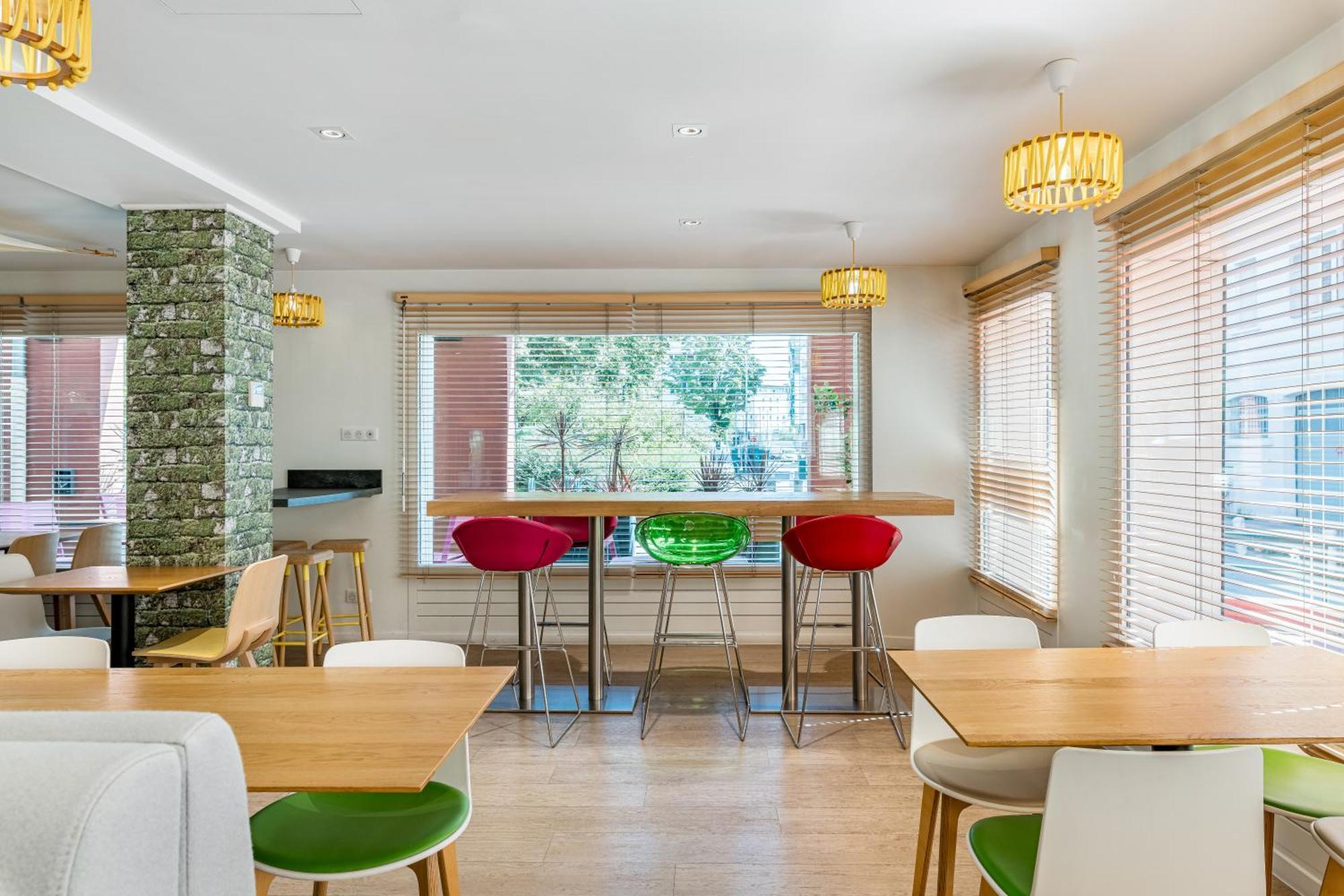 Готель Ibis Styles Annecy Centre Gare Екстер'єр фото