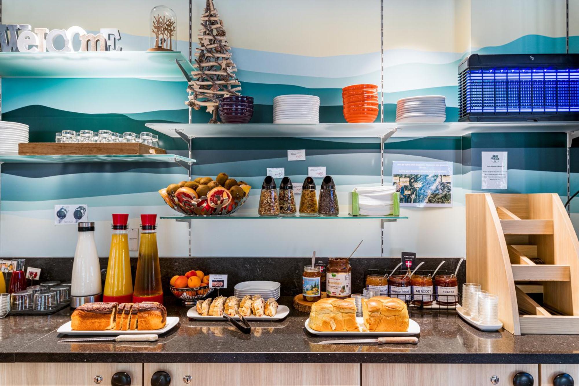 Готель Ibis Styles Annecy Centre Gare Екстер'єр фото