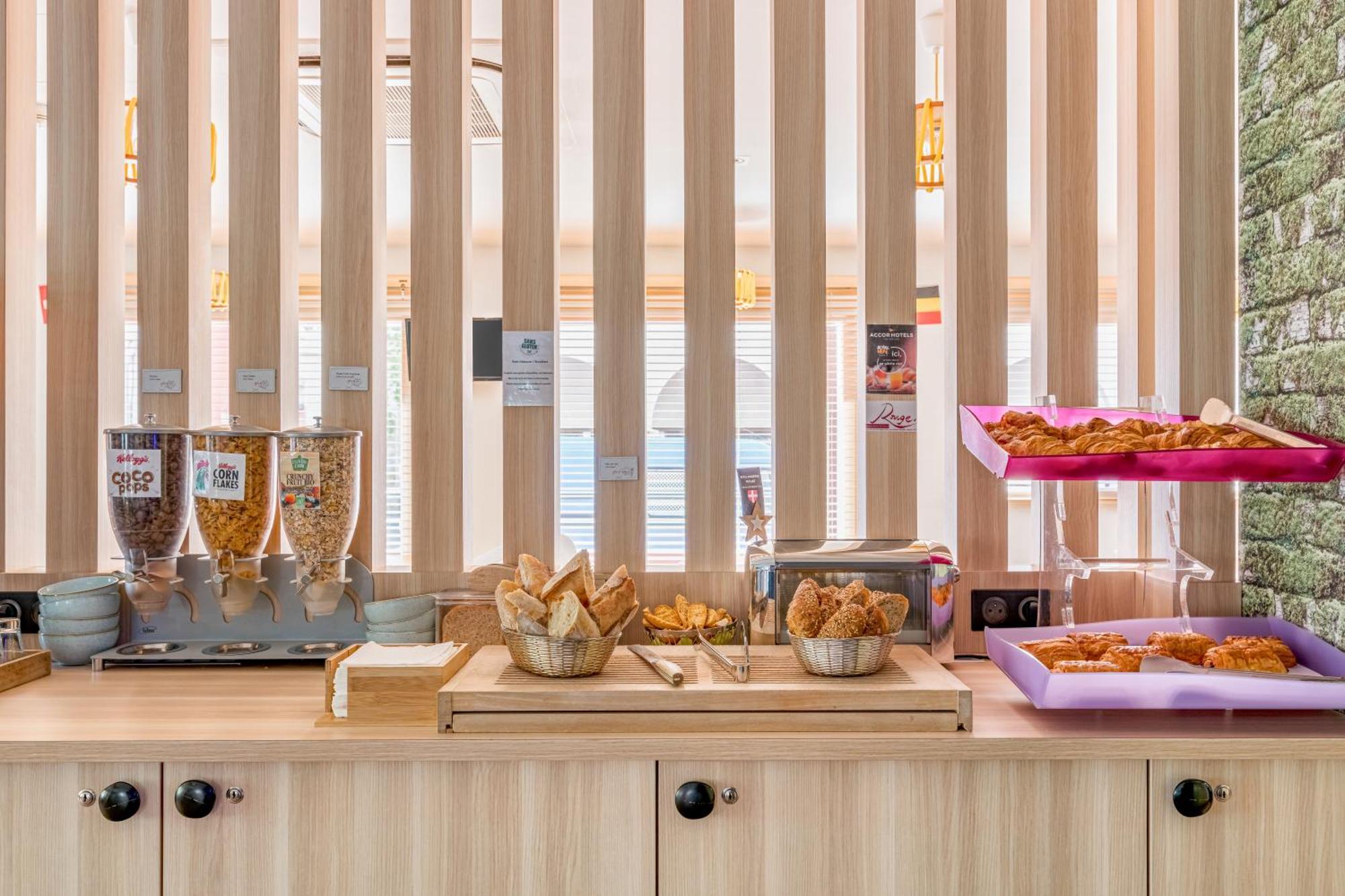 Готель Ibis Styles Annecy Centre Gare Екстер'єр фото