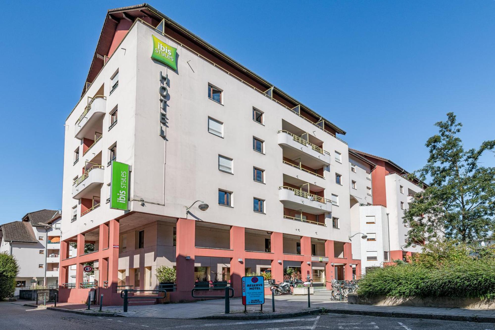 Готель Ibis Styles Annecy Centre Gare Екстер'єр фото