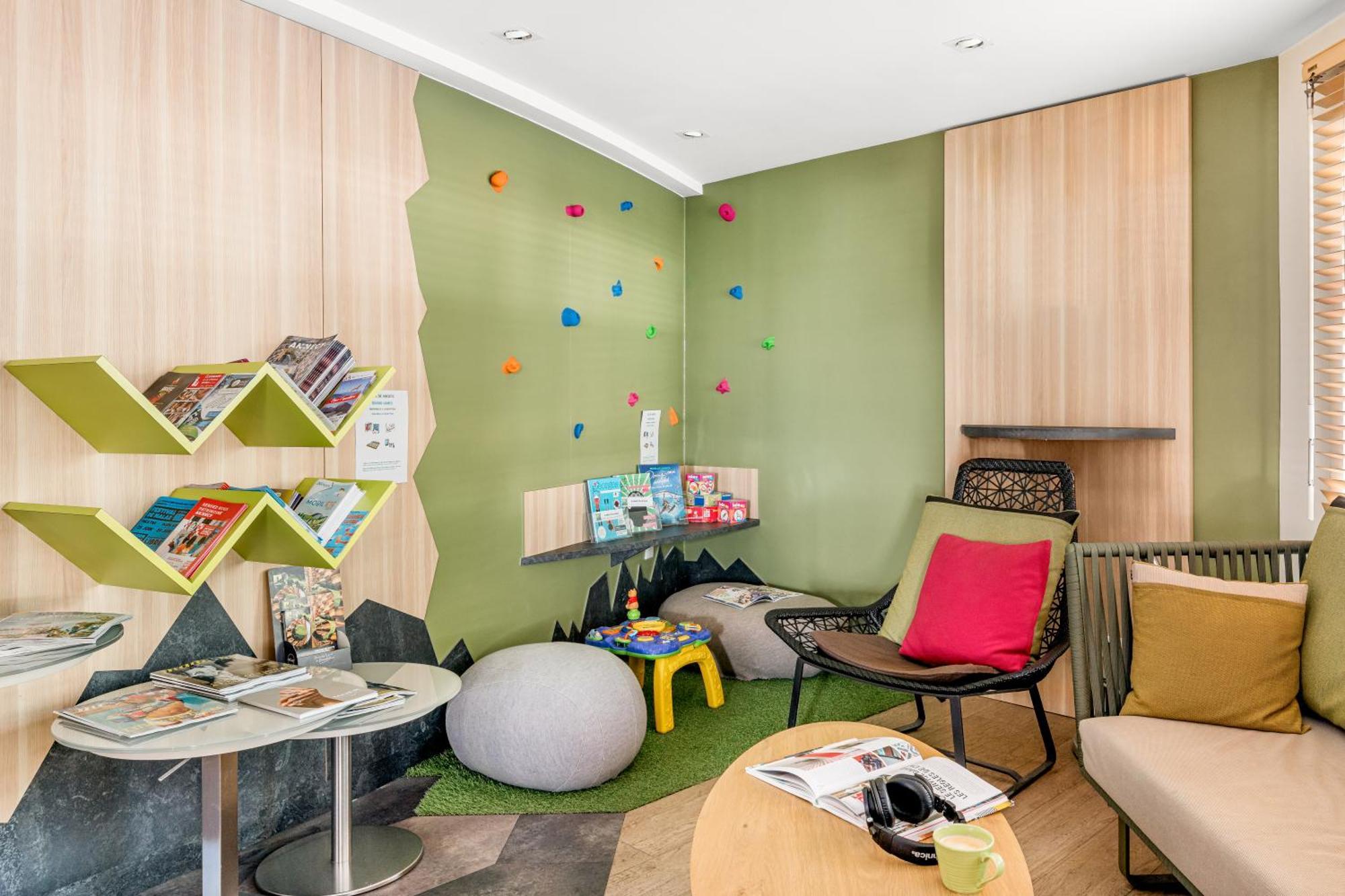 Готель Ibis Styles Annecy Centre Gare Екстер'єр фото