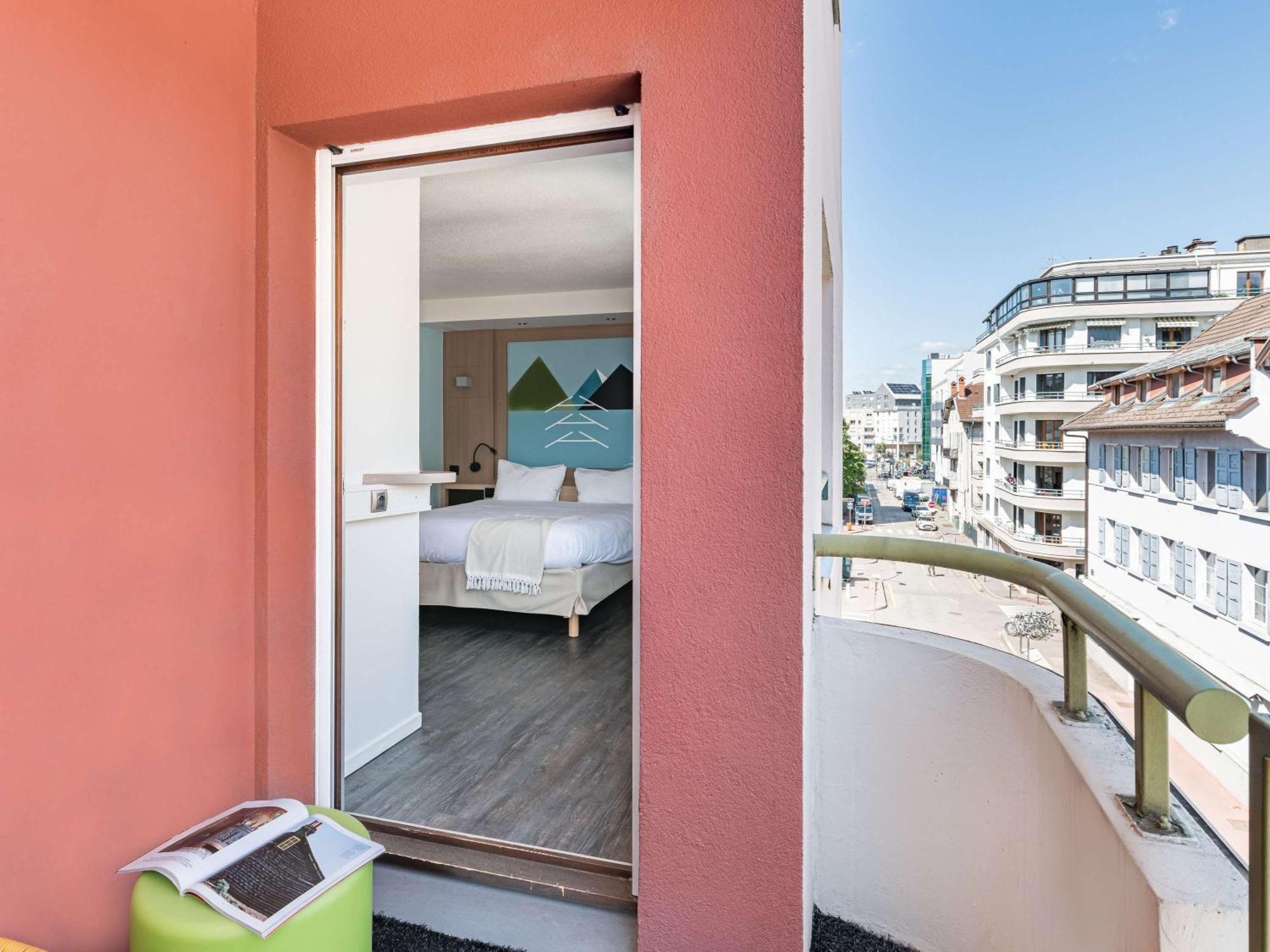 Готель Ibis Styles Annecy Centre Gare Екстер'єр фото