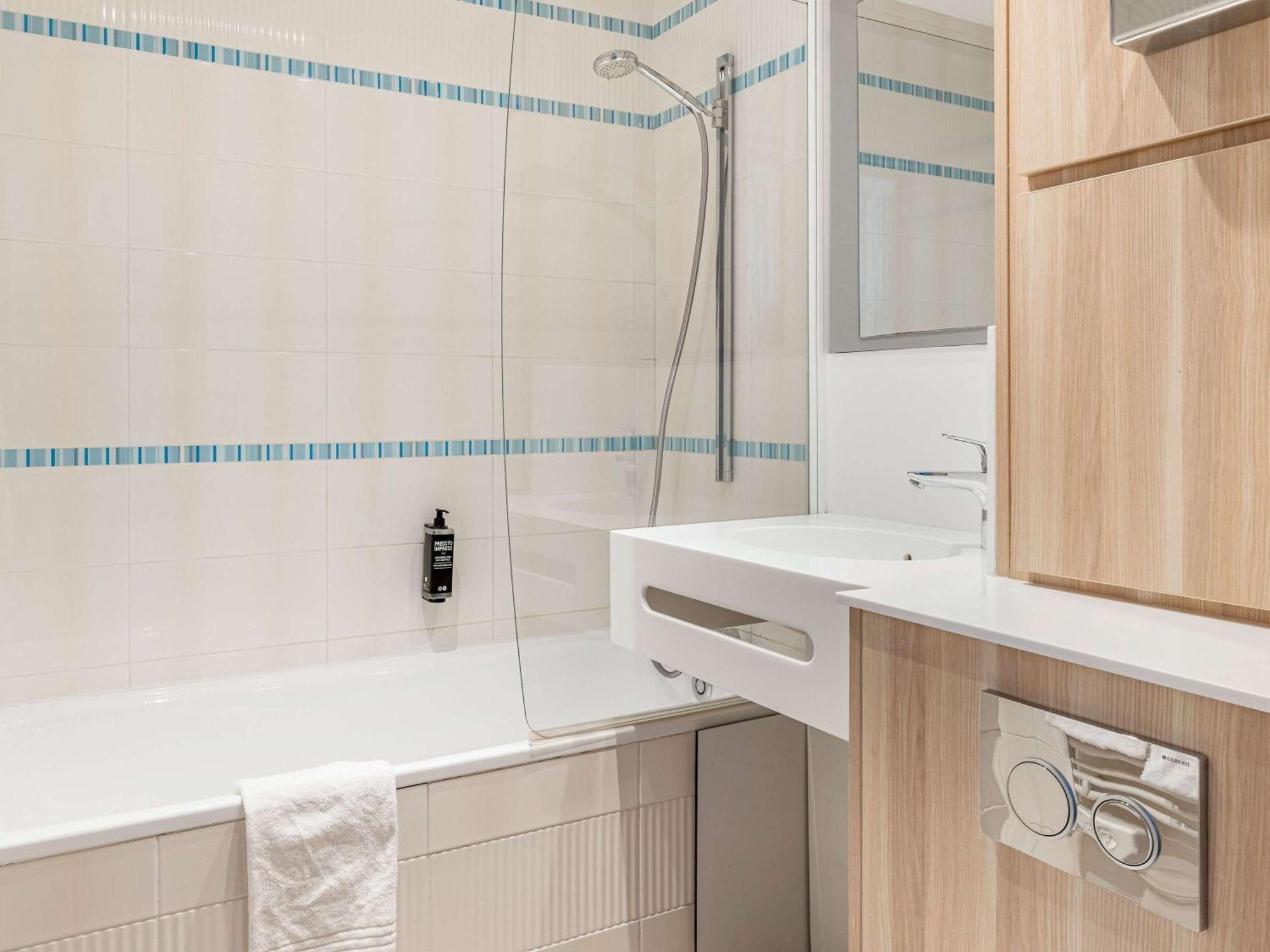 Готель Ibis Styles Annecy Centre Gare Екстер'єр фото