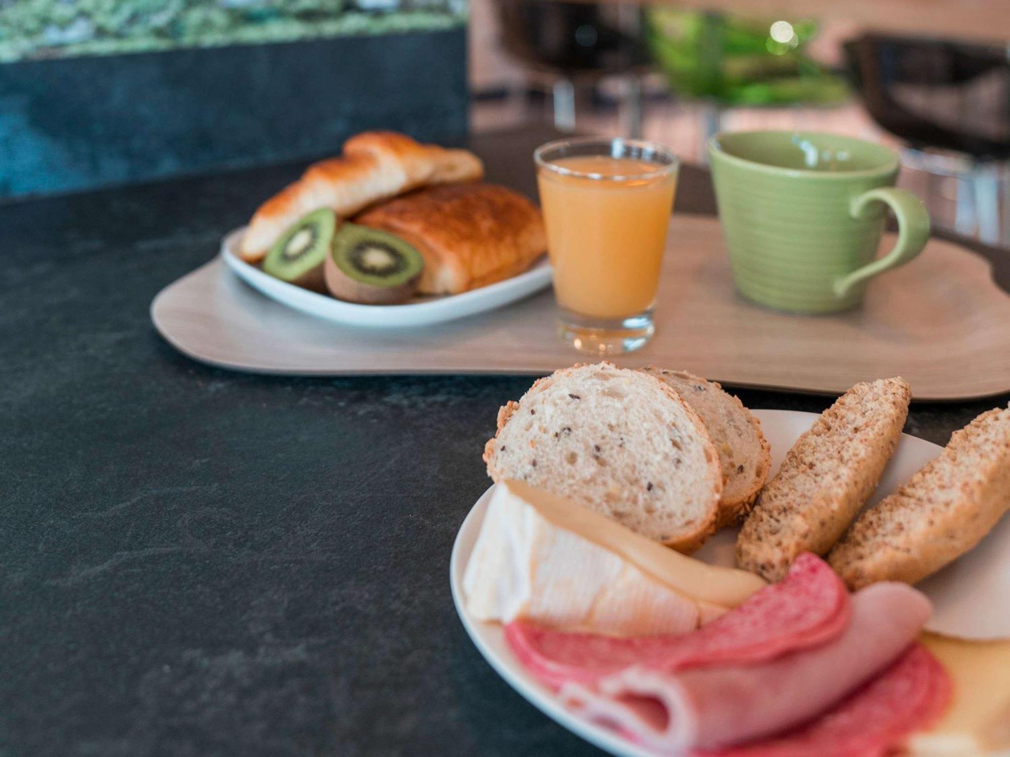 Готель Ibis Styles Annecy Centre Gare Екстер'єр фото