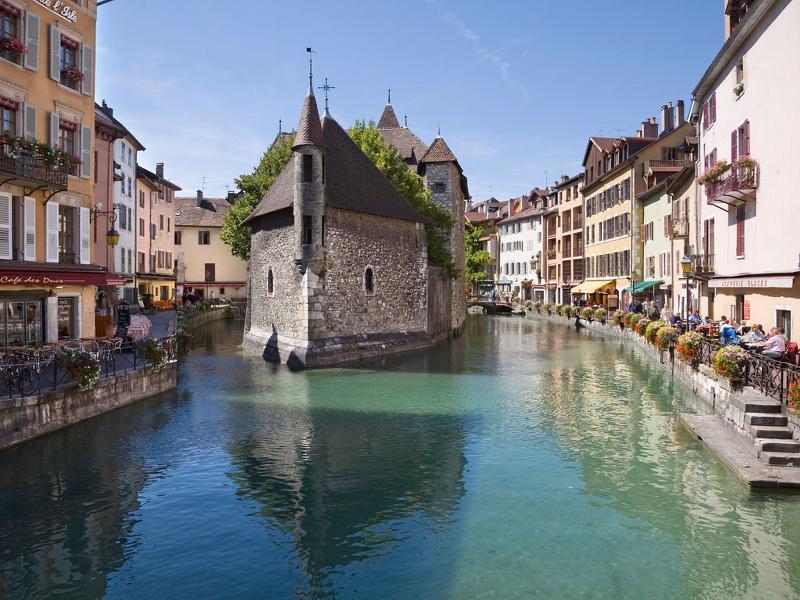 Готель Ibis Styles Annecy Centre Gare Екстер'єр фото