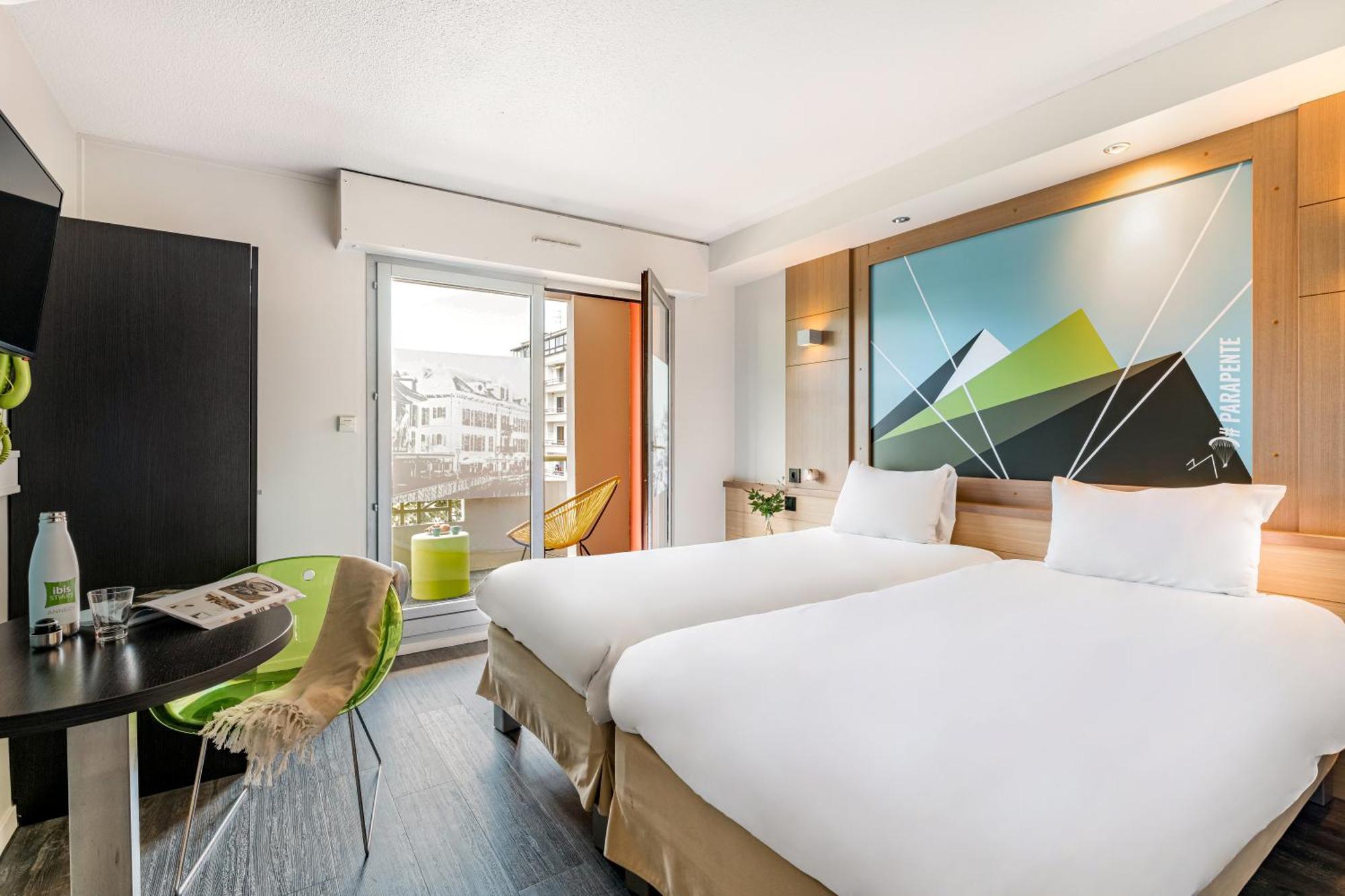 Готель Ibis Styles Annecy Centre Gare Екстер'єр фото