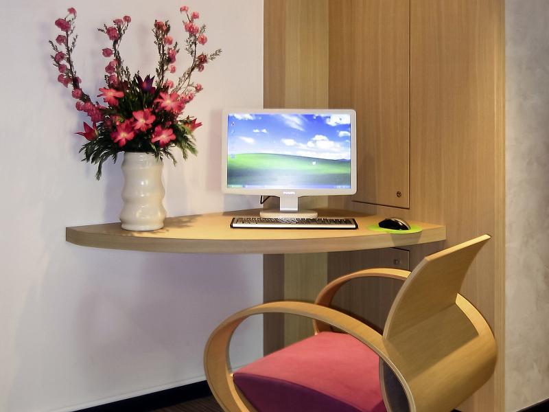 Готель Ibis Styles Annecy Centre Gare Екстер'єр фото