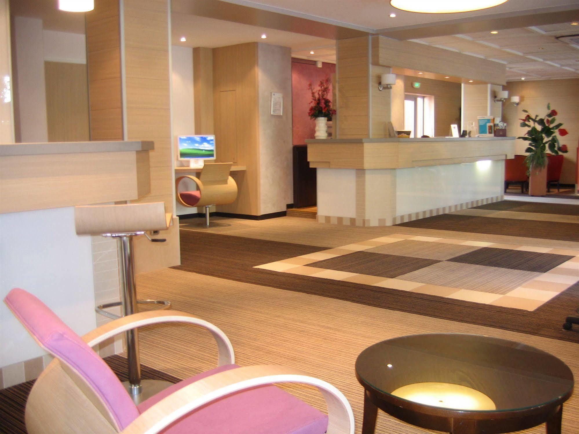 Готель Ibis Styles Annecy Centre Gare Екстер'єр фото